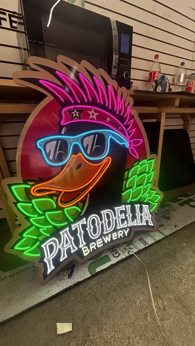 NEÓN PERSONALIZADO — obra 22 de 25