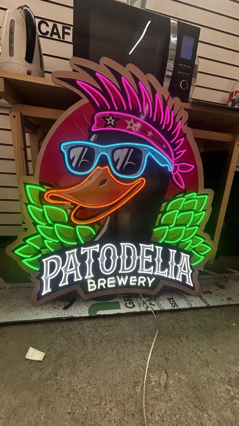 NEÓN PERSONALIZADO — obra 23 de 25